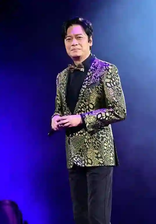 62岁罗嘉良返港见老友，本人断崖式衰老，看着比同龄黎耀祥老10岁
