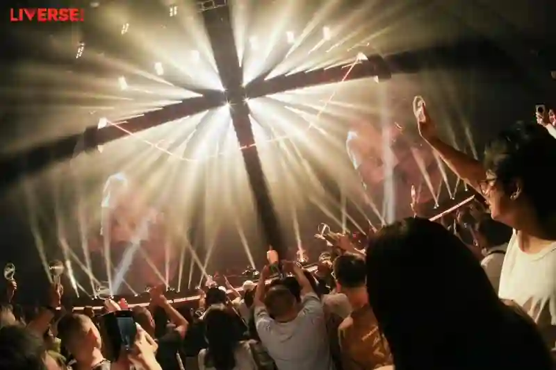 谭咏麟引爆上海LIVERSE首演，音宇宙重塑演唱会奢侈品新定义