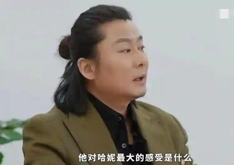 装都懒得装了！郝蕾一句话，扯下内娱“荒诞的面具”哈尼克孜哭了