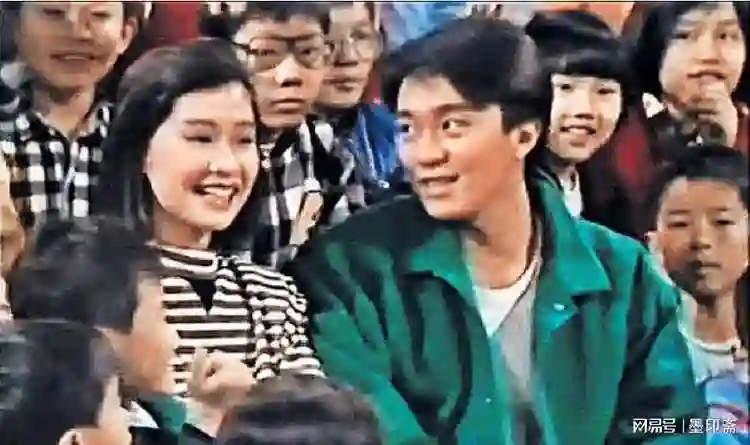 至今大龄未婚的12位主持人，个个才华横溢红极一时，哪位最可惜