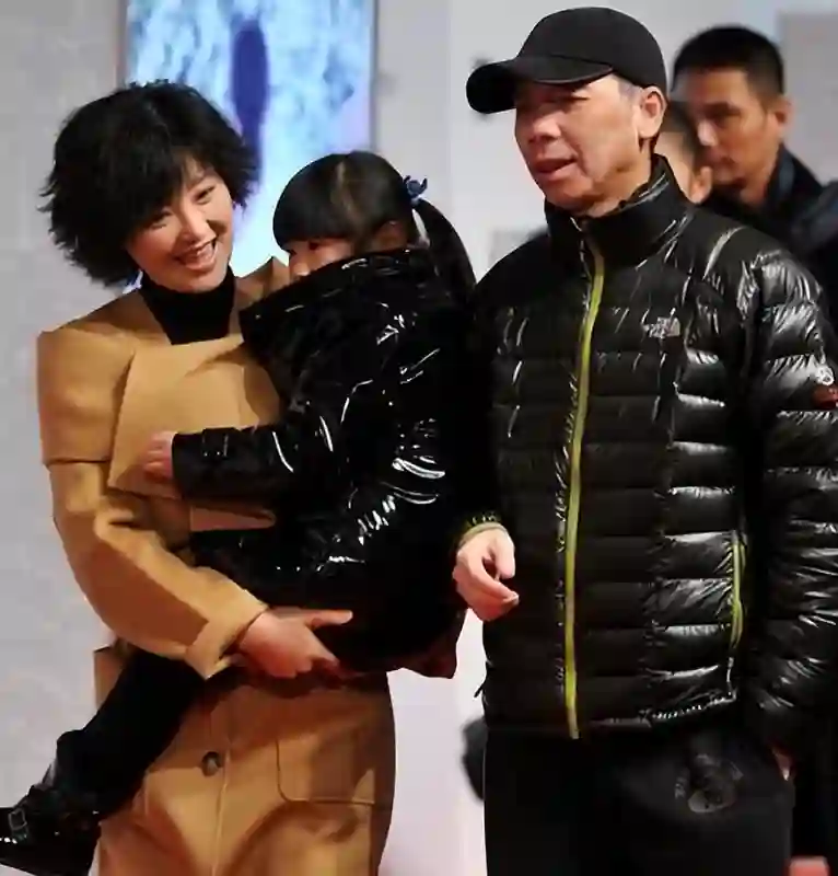 徐帆对冯小刚的“隐忍”，扯下了多少娱乐圈夫妻的“遮羞布”