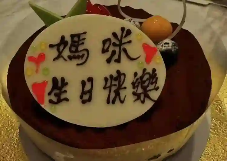 杨颖被经纪人当街训骂照曝光！自费租房面试找工作，吃地摊无人识