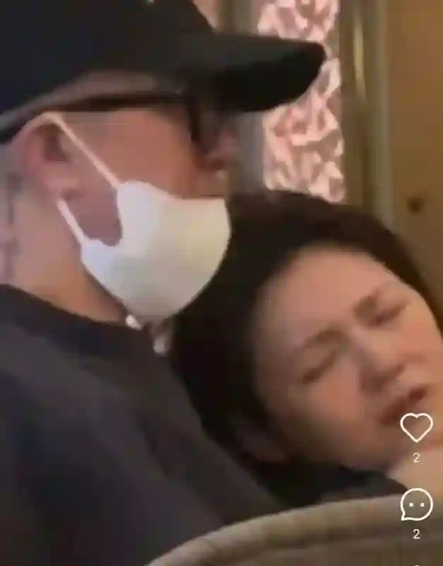 S妈又作妖？深夜发文喊话“救救我”，网友评论区吐槽戏真多