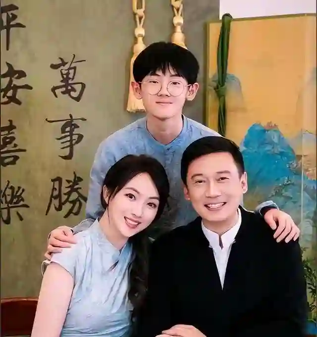 还想瞒多久？戏里是父女，戏外是夫妻，关系公开时孩子都8岁了