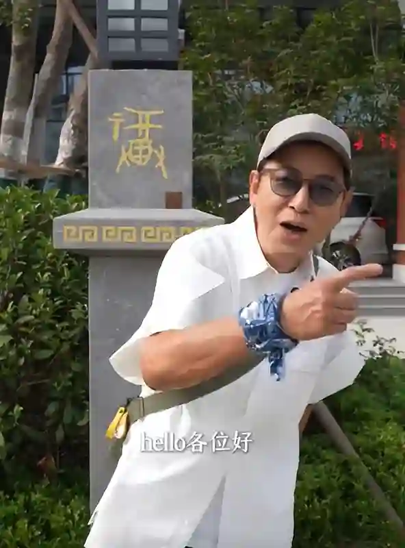 55岁戴军现状：隐居泰国与瞿颖做邻居，暗恋李静16年，如今还单身