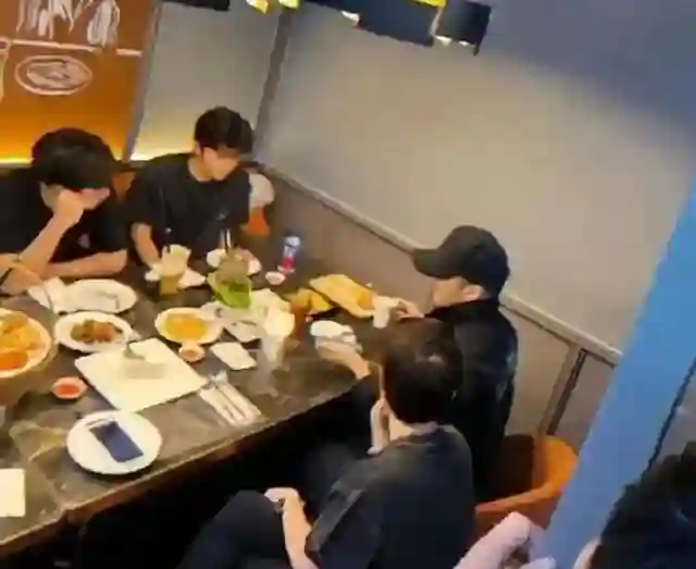张柏芝晒儿子打球照，Lucas肌肉结实电力足，小Q侧颜帅过谢霆锋