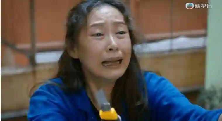 TVB视后姐姐大跳钢管舞，女人味十足！自爆患严重肩周炎使劲拉筋！