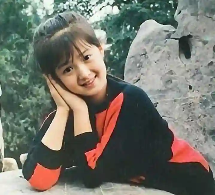 暴瘦脱相、毫无美感，这一次，谁都救不了被畸形审美毒害的蒋欣！