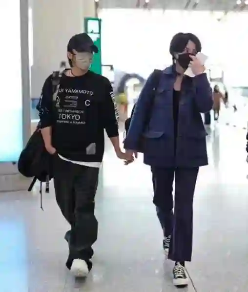 谢霆锋长子太硬核!摔断手腕笑对伤痛,学霸+运动狂魔颠覆