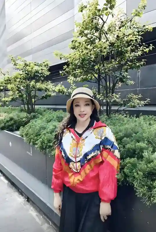 古柯：刘晓庆小38岁的前男友，索要500万不成，如今活成了这般模样