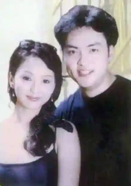 25岁香消玉殒！《还珠》最美香妃去世24年：父亲哥哥随她而去，只剩他年年扫墓
