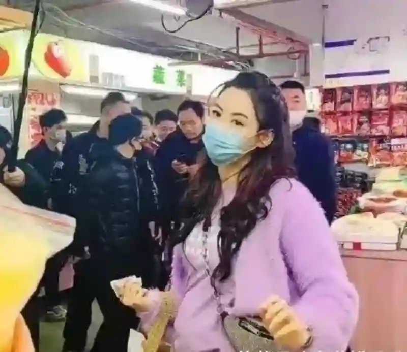 谢霆锋一直想复婚，而且不断努力接近张柏芝，却没想到不赞成复合的是他