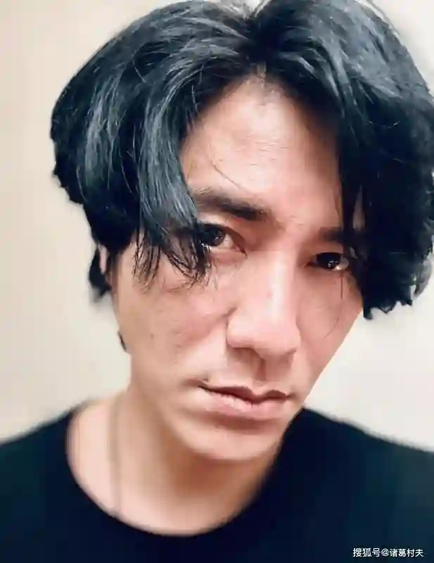 明星明星卸妆后，真人卤蛋忍了、周冬雨大黄牙忍了、萧亚轩鞋拔子脸没忍住