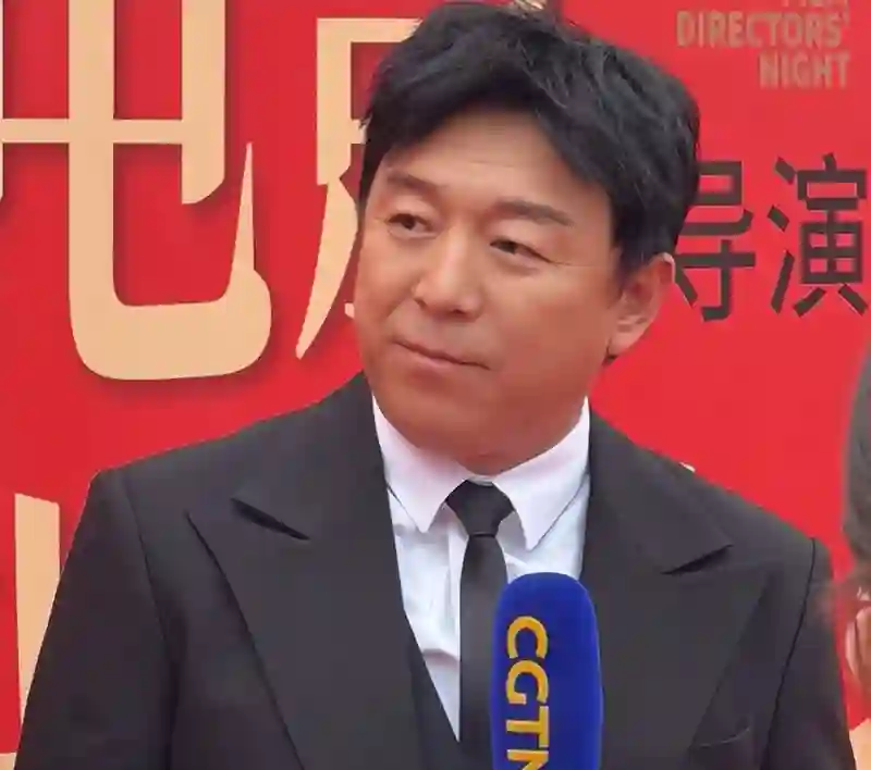 中国电影导演之夜：宋佳满分贵气，刘雨昕造型怪，周笔畅你穿的啥