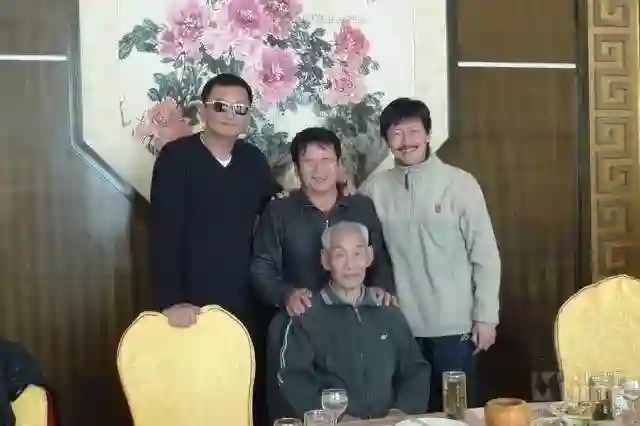 香港影坛最后一位全才：捧红成龙、王家卫，却历经人生悲苦