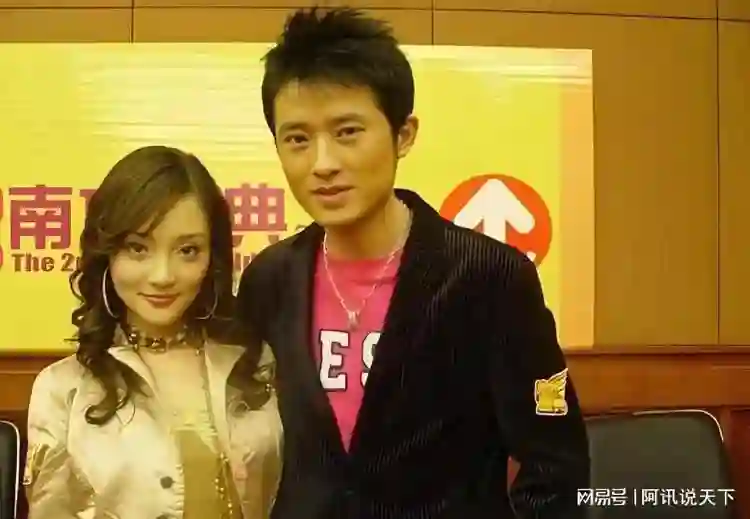 离婚六年后，贾乃亮和李小璐首次甜蜜游玩，或将为孩子重新复合