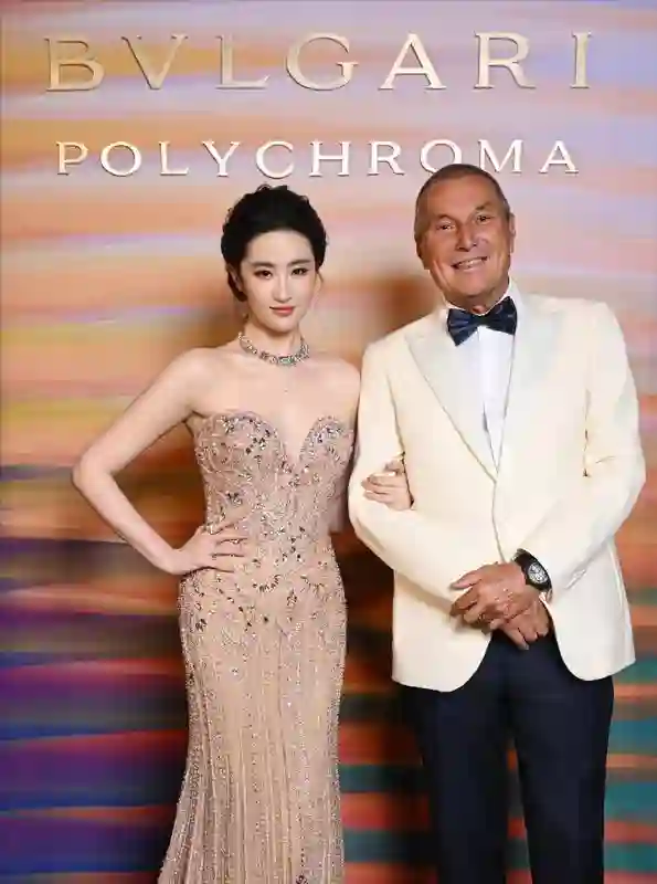 澳门红毯：梅婷大秀长腿惊艳，李梦肤色暗沉油腻，何泓姗生图状态优越