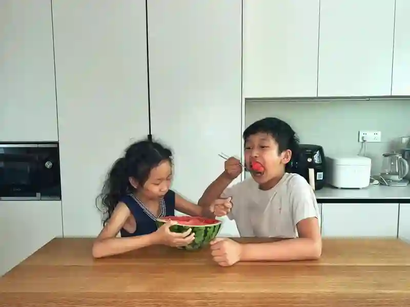 还记得黄觉的儿子小核桃吗，比爸爸还高了？