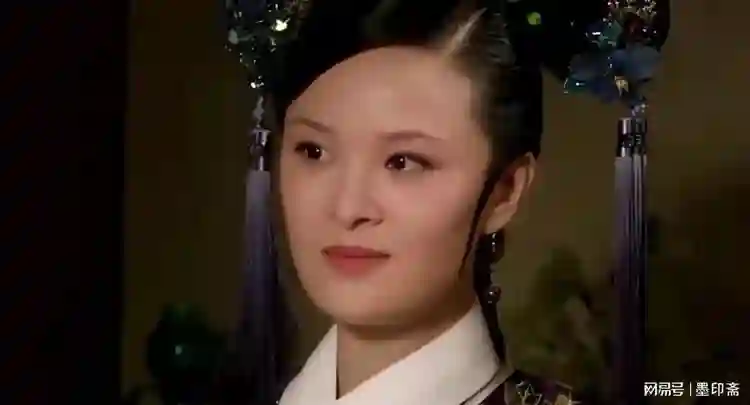前脚官宣喜讯，后脚深陷舆论，42岁的蒋欣给内娱狠狠“上”了一课