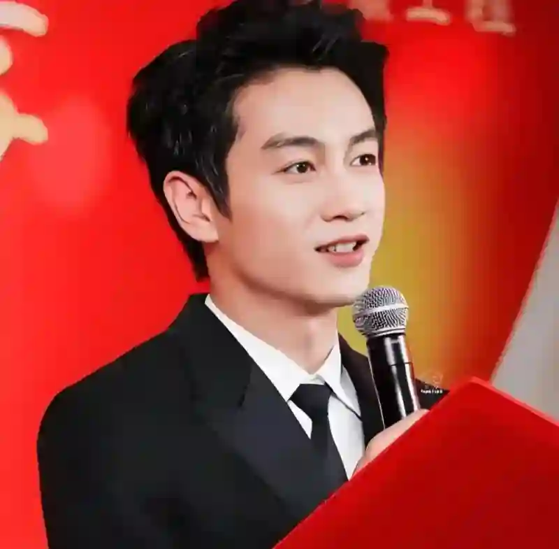 陈晓也没有料到吧？离婚才半年不到，他的前妻陈妍希就有了新生活