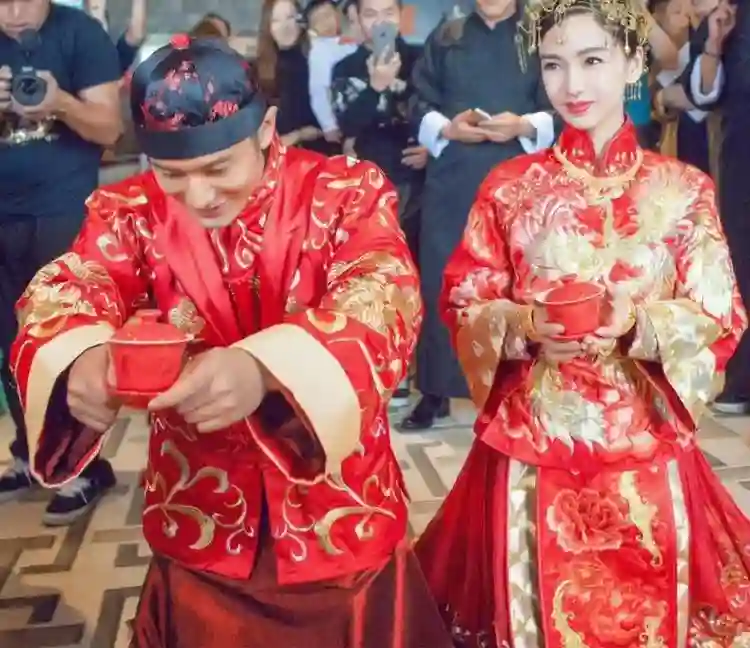 离婚3年杨颖又传绯闻，这次黄晓明的态度，没有给前妻留一丝体面