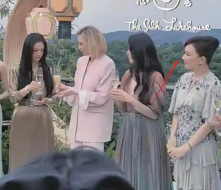 主办方的天要塌了！刘嘉玲汤唯同框被嘲，与梁朝伟“旧戏”被重提