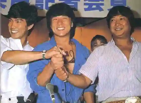 成龙和洪金宝，谁的圈内地位更高？