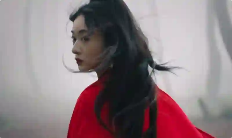 “颜值高是美女，脖子一露全毁形象，5位女星短脖尴尬曝光！”