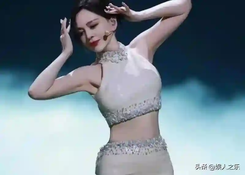 别再说刘亦菲“瘪臀”，这6位女星身材才是风情万种，完美曲线引人惊艳