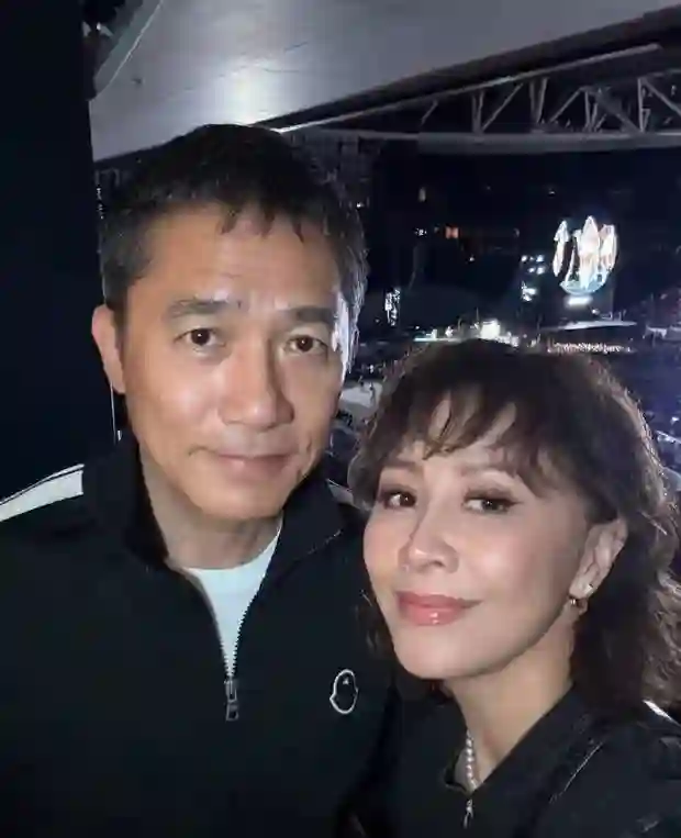 梁朝伟刘嘉玲周润发齐聚，为杜琪峰庆生掀起回忆杀