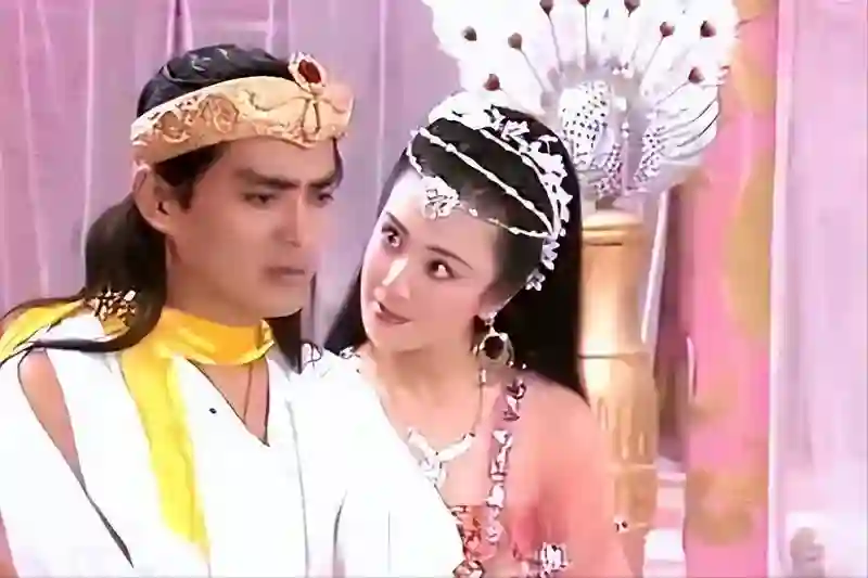 面相全变了！再看62岁李玲玉和61岁傅艺伟，才明白两人差别在哪