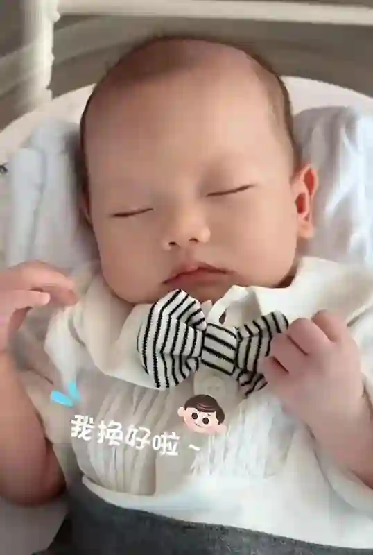 张檬儿子满月，有韩国名与英文名，送金锁金碗，产后越来越漂亮
