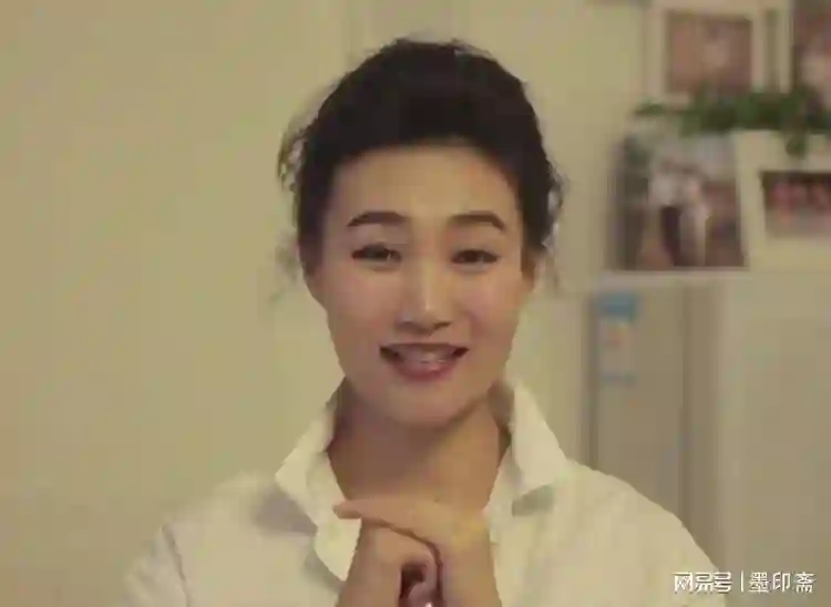 至今大龄未婚的12位主持人，个个才华横溢红极一时，哪位最可惜