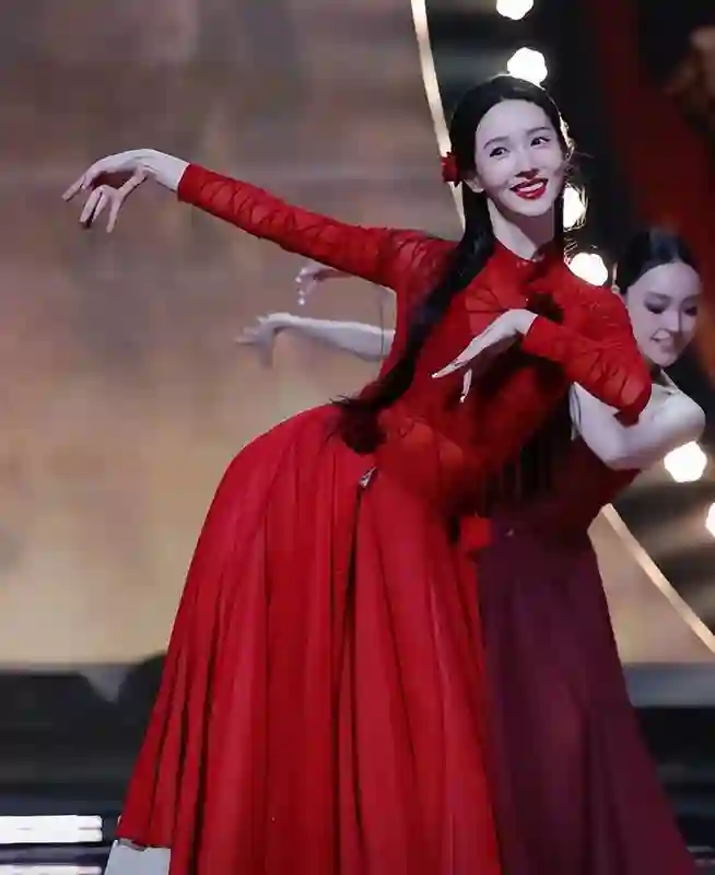 金晨颜值大变，模样引发热议，之前状态一落千丈！