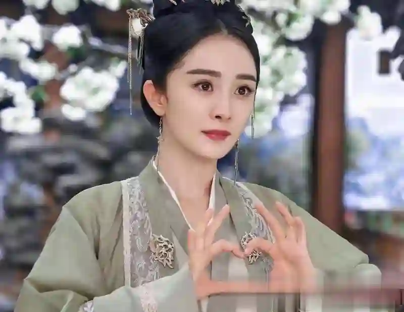 “壮”不是问题，蒋欣的“清醒”，撕开了多少“女明星”的遮羞布
