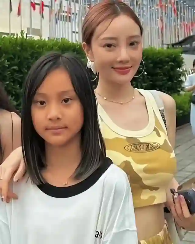 这一次，甜馨终为李小璐的错误买了单，年仅13岁懂事得让人心疼