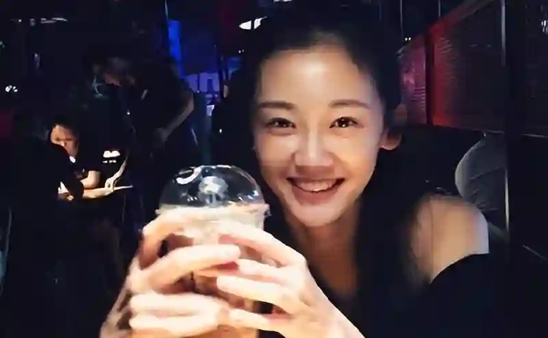 嫁给郑恺五年后，冯小刚直言苗苗虚伪，竟踏上新的人生轨迹