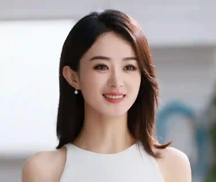 有人欢喜有人忧！赵丽颖深夜连发三条动态，三字回应与赵德胤关系