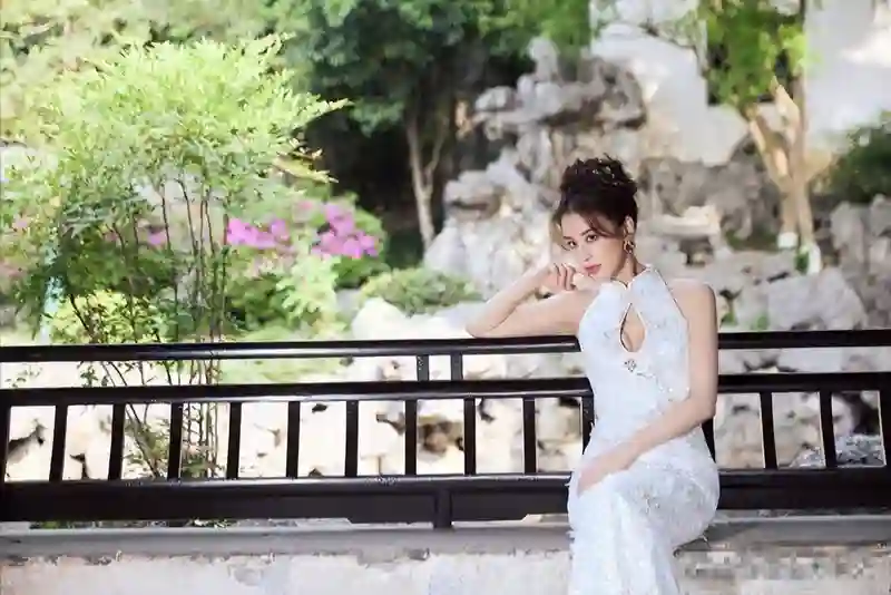 离婚3个月后，黄圣依晒15岁照片，少女期一脸青涩，从小美到大啊