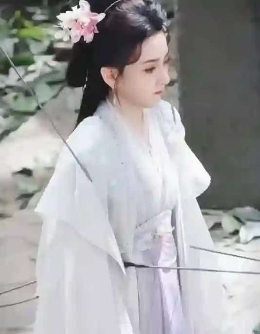 蒋欣减肥被怼，宋祖儿瘦成杆，内娱“病态”审美被马丽一句话戳穿
