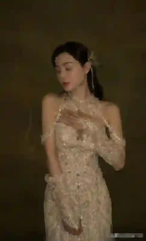 张颖颖骂得汪小菲母子狗血喷头，对方为啥不还手？她的底气在哪？