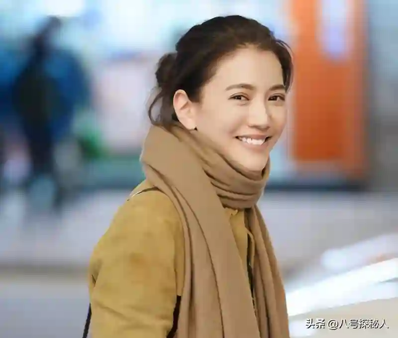 得罪成龙、骂过王晶，承认做“小三”，“霸王花”的人生有多豪横