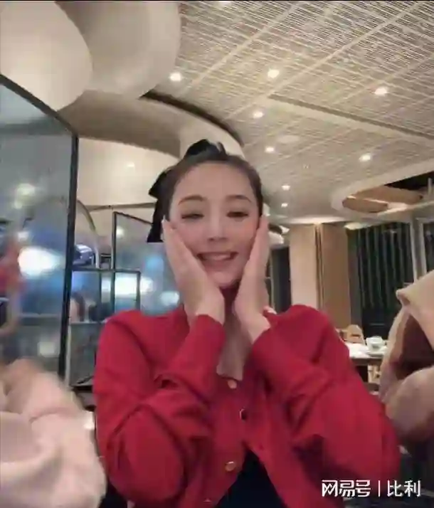 郭富城一家亮相马场：女儿高清正面曝光，方媛小腹微凸引三胎猜测