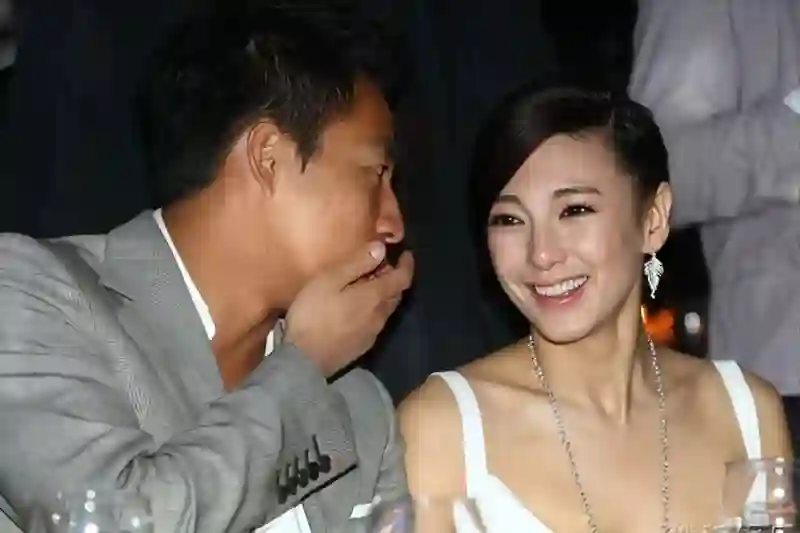 被大S横刀夺爱,和李承铉倒贴恋爱,富豪丈夫被抓独自带娃,以泪洗面