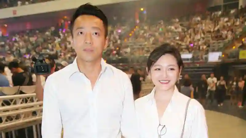 被大S横刀夺爱,和李承铉倒贴恋爱,富豪丈夫被抓独自带娃,以泪洗面