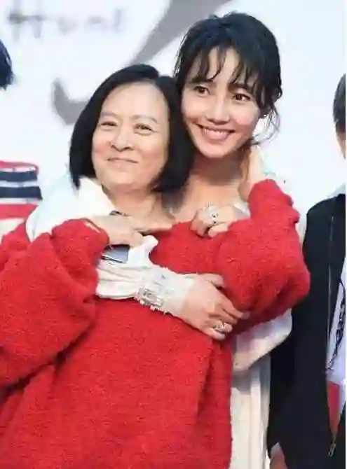 身家百亿坐拥北京一条街，陈道明得叫她姐，却因儿子“晚节不保”