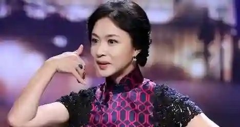 逃到国外半年后，57岁金星近照曝光，这一次大众还能原谅她吗？