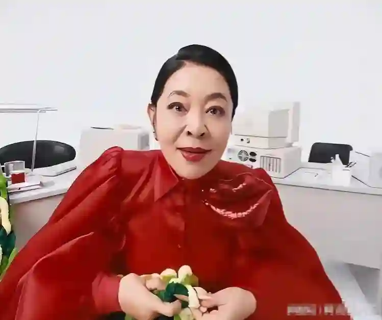 66岁竟晚节不保这一次再多的名和利，都救不了自毁前程的倪萍