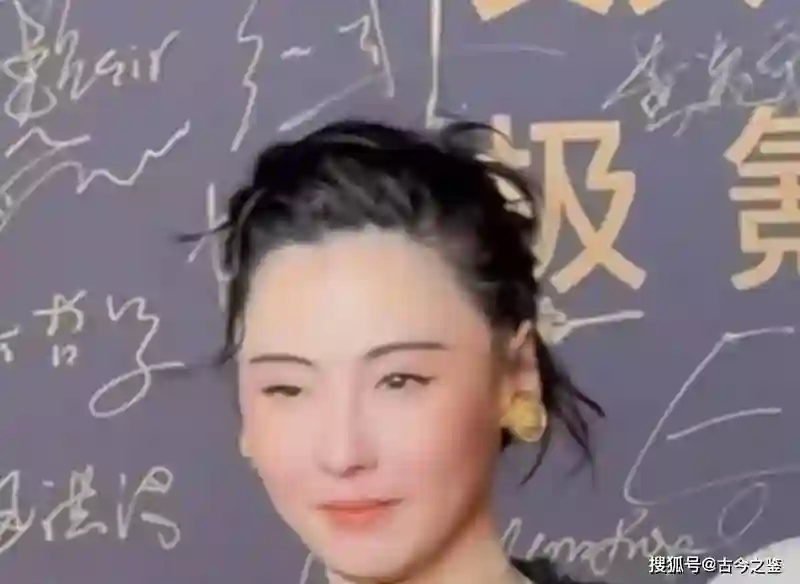 张柏芝出席活动颜值崩塌？眼睛一大一小很怪异，网友：变大小眼了