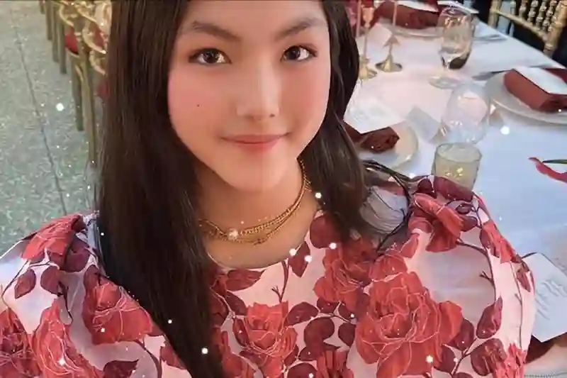 李湘真实照片被扒！没开美颜满脸黢黑，网友：胖得超乎想象！